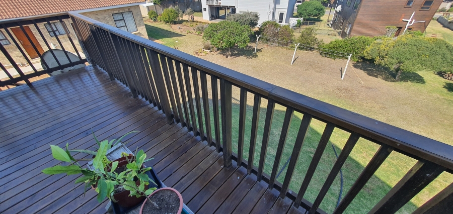 3 Bedroom Property for Sale in Boggomsbaai Western Cape